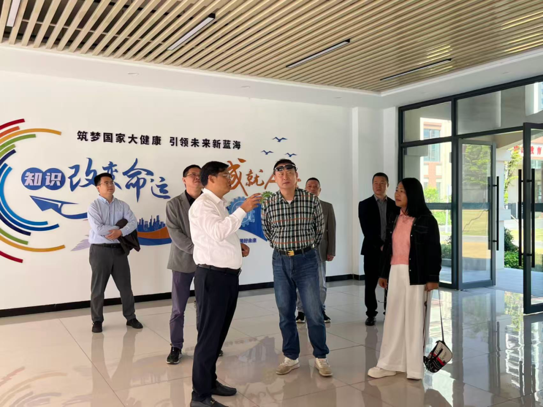 智慧养老 产教融合||广东省居家养老协会欧阳会长一行莅临泰和求实职高考察指导